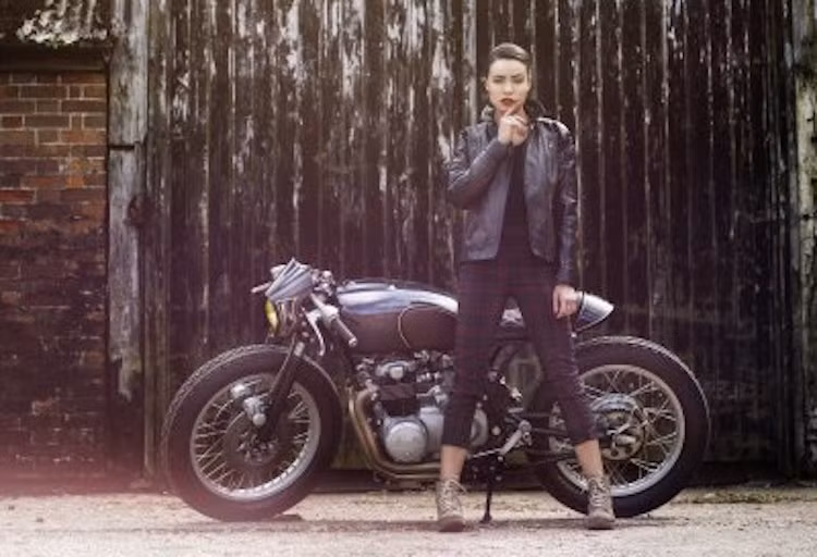 Chiếc xe môtô Honda CB550 đời cũ sử dụng khối động cơ 4 xi-lanh cũng chính là chiếc đầu tiên được hãng Old Empire Motorcycles thực hiện.