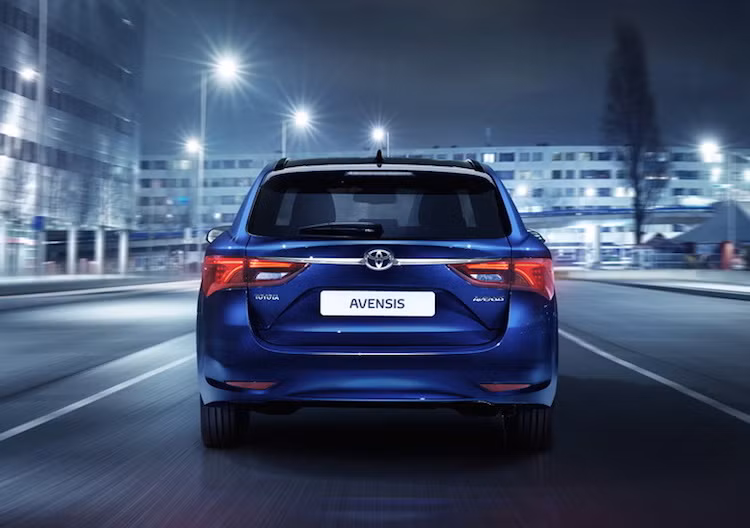 Avensis mới được trang bị thêm 2 phiên bản động cơ diesel tới từ BMW. Phiên bản thấp hơn có dung tích 1.6l, với công suất 110 mã lực và mô-men xoắn 270 Nm.