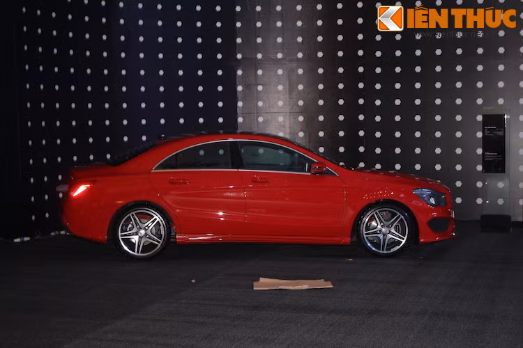 Những mẫu xe "rẻ nhưng mạnh mẽ" A250 và CLA 250 AMG cũng góp mặt.