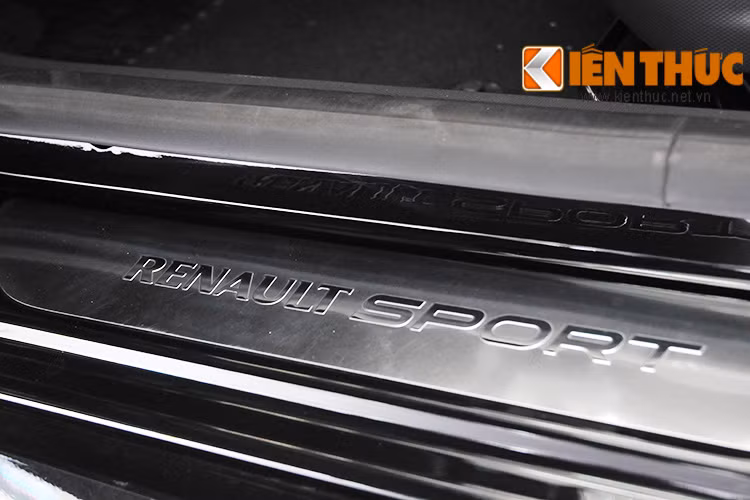 Có công suất lên tới 200 mã lực và mô-men xoắn cực đại 240 Nm, xe có khả năng tăng tốc từ 0-100 km/h chỉ trong 6 giây và đạt tốc độ tối đa 230 km/h.