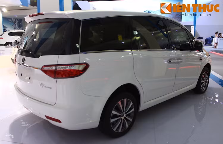 Mẫu xe này đã được đầu tư khá kỹ khi sở hữu nội thất cao cấp cùng một loạt các công nghệ hiện đại.