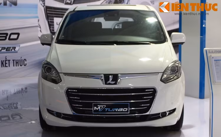 Chiếc MPV hạng dang M7 Turbo đời 2015 của Luxgen tiếp tục sử dụng động cơ tăng áp 2.4 lít cũ, có công suất 175 mã lực, kèm theo hộp số 5 cấp của hãng Aisin - Nhật Bản.