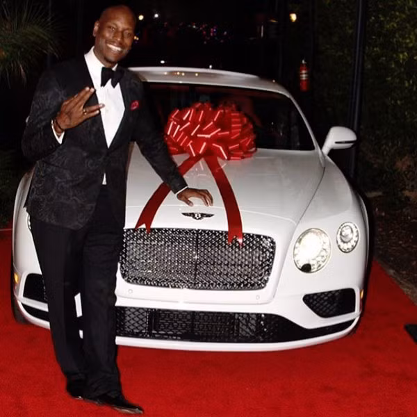 “Thanh no” trong Fast & Furious khoe xe sang Bently moi