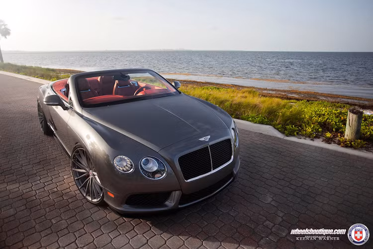 Chiếc xe cũng mạnh mẽ không kém nhiều siê xe thực thụ với công suất tối đa 521 mã lực và mô-men xoắn cực đại 680 Nm.