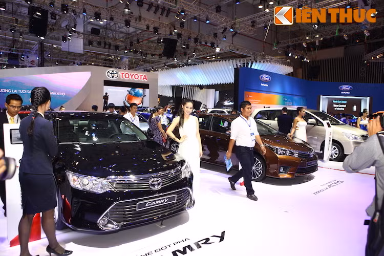 Khu Đột phá của Toyota hội tụ tất cả những mẫu xe du lịch mới đã được hãng giới thiệu trong năm 2014 và 2015, tập trung chủ yếu là các dòng sedan như Vios, Altis, Camry và hatchback Altis.