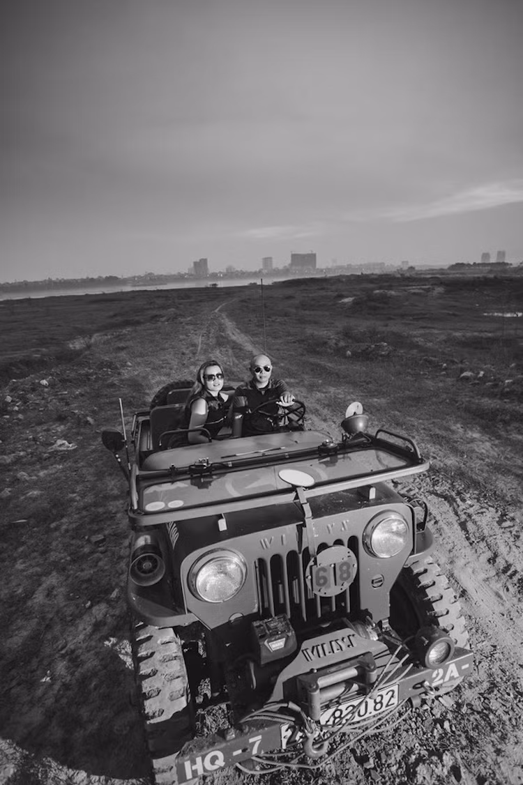 Chiếc Jeep Willys CJ3B này vốn thuộc phiên bản quân sự M606 đời 1953. Qua nhiều năm, chiếc xe đã bị hư hại nhiều khi tới tay anh Sơn.