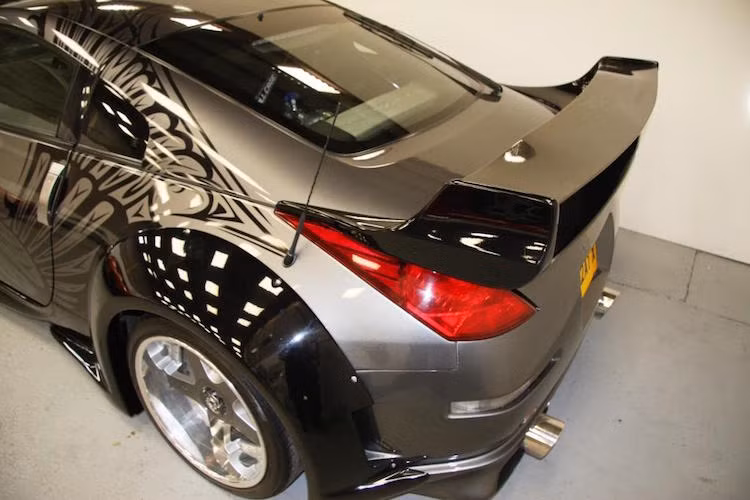 Toàn thân của chiếc xe đã được lên full bộ widebody đẳng cấp Version 3 của hãng độ Nhật Veilside.