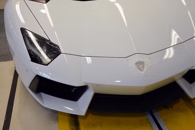 Sau khi đã đạt tiêu chuẩn để xuất xưởng, các chi tiết trên xe sẽ được gói bọc cẩn thận và chờ giao tới các đại lý hay khách hàng trên Thế giới.