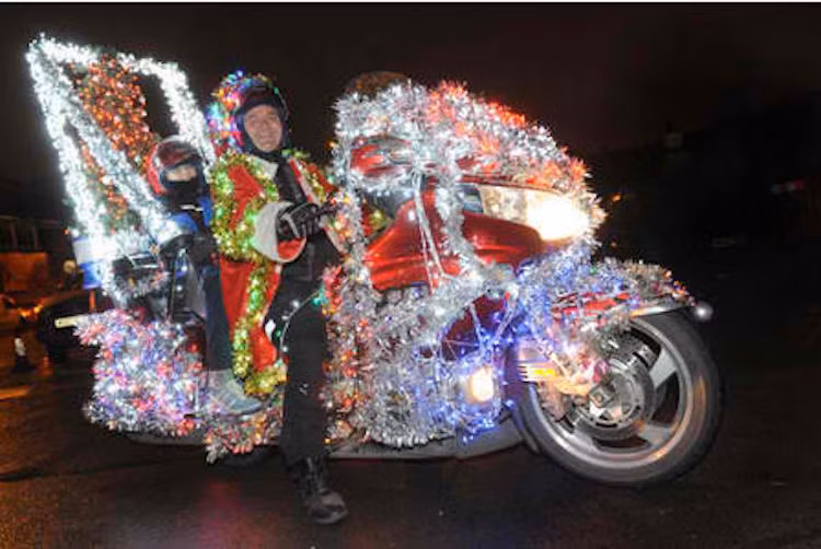 Tuy nhiên, có một điểm chung giữa các biker ở những nước với đông người theo đạo Thiên Chúa Giáo đó là họ sẽ trang trí chiếc xe của mình cho hợp không khí giáng sinh.