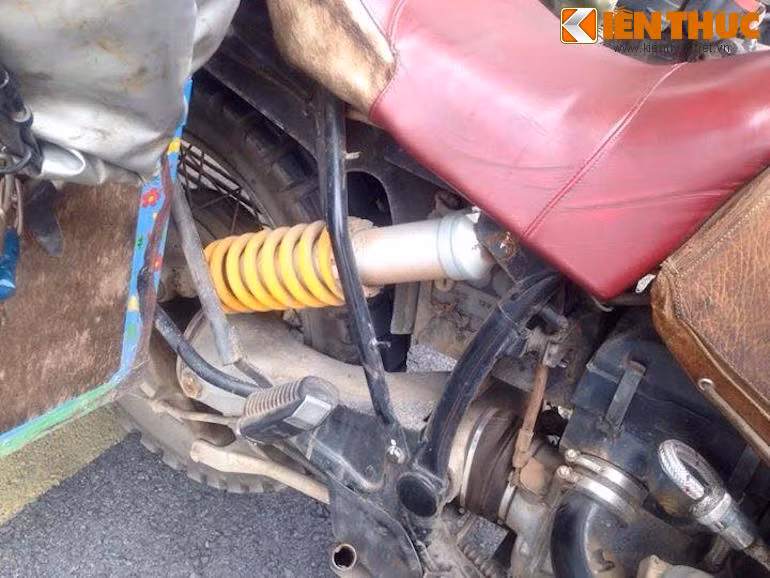 Là một thợ máy, Patricius có thể sửa xe dọc đường.