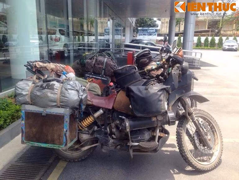 Những chiếc xe này được 2 anh chị đặt tên lần lượt là Bonnie &amp; Clyde, theo "cặp đôi" tội phạm nổi tiếng nước Mỹ vào thập niên 30 của thế kỷ trước.