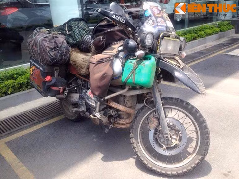 Lý do khiến anh Patricius và chị Anne lựa chọn 2 chiếc xe cũ thuộc dòng GS của BMW là vì vấn đề kinh phí...