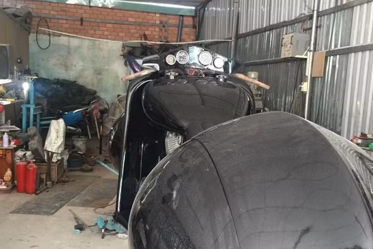 Được biết anh Đức cùng xưởng độ đã phải mất tới hàng tháng mới có thể hoàn thành chiếc xe này.