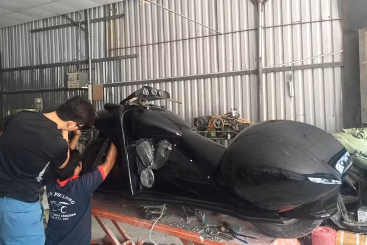 Chiếc Henderson 1930 "made in Vietnam" đang trong những bước hoàn thiện cuối cùng.