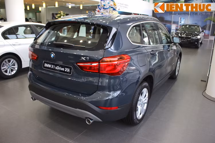 Tại Việt Nam, phiên bản BMW X1 sDrive 20i đang có giá bán chính hãng là 1,699 tỷ đồng.