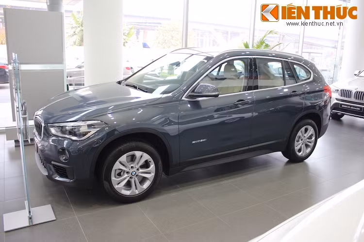 Do sử dụng nền tảng khung sàn dẫn động cầu trước UKL mới nên X1 thế hệ thứ 2 có thân xe với phần đầu ngắn hơn so với phiên bản cũ.