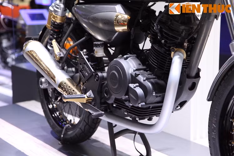 Cung cấp sức mạnh cho Resonator 125 là khối động cơ 125 cc SOHC 1 xi-lanh làm mát bằng gió, phun nhiên liệu điện tử giản dị. Do chiếc xe được hướng tới những tay lái mới nên Resonator không sử dụng động cơ mạnh hơn.