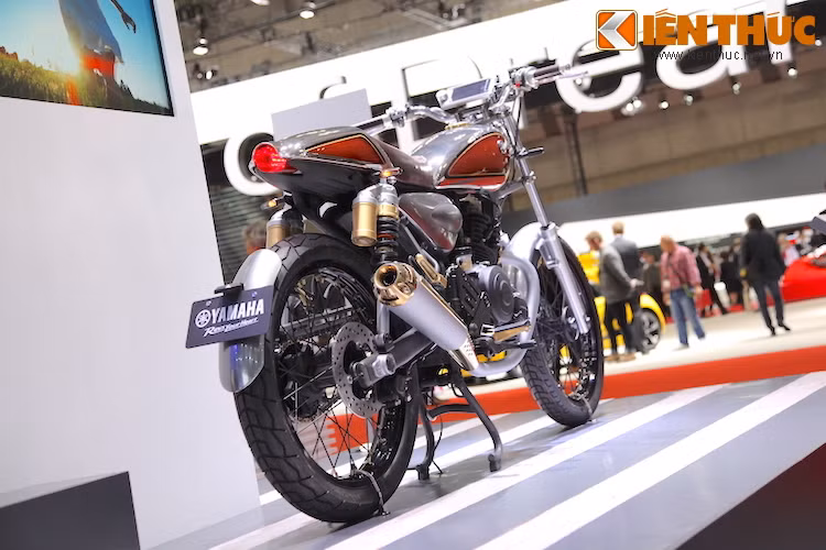 Những chi tiết mạ làm điểm nhấn này tiếp tục xuất hiện ở phần đuôi xe.