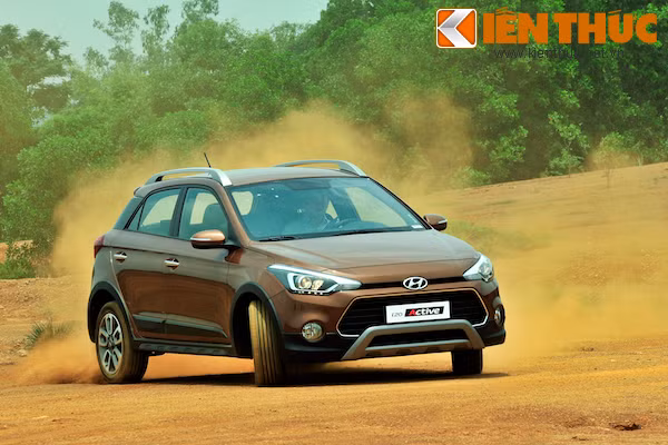 Muon “danh bai” Ford EcoSport, Hyundai i20 Active chot gia 619 trieu-Hinh-5