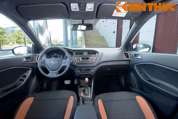 Muon “danh bai” Ford EcoSport, Hyundai i20 Active chot gia 619 trieu-Hinh-3