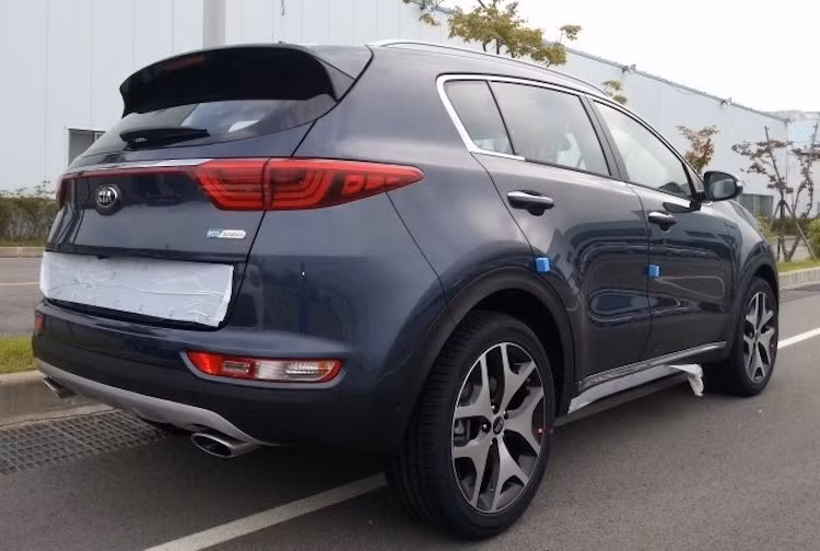 Do sử dụng chung chassis với Hyundai Tucson nên Kia Sportage được dự đoán sẽ sử dụng động cơ xăng 1.6 lít 135 mã lực và 176 mã lực (có tăng áp), kết hợp với hộp số sàn 6 cấp hoặc ly hợp kép 7 cấp. Hệ dẫn động 4 bánh là trang bị tuỳ chọn.