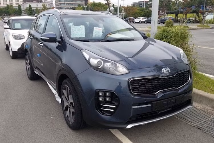 Bước sang thế hệ thứ 4, mẫu crossover cỡ trung Kia Sportage thế hệ mới có thiết kế tròn trịa và khoẻ khoắn.
