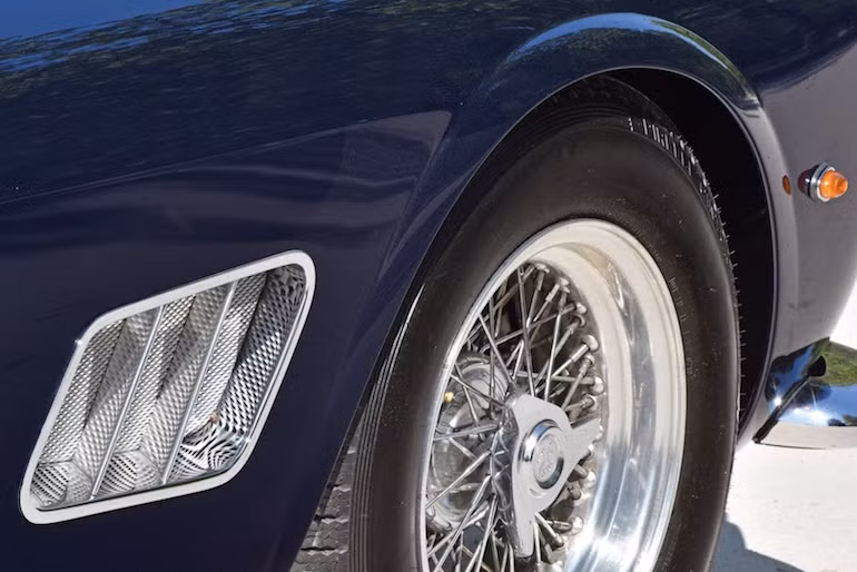 Theo nhiều dự đoán, với độ quý hiếm của chiếc xe, giá của nó sẽ không thể dưới ngưỡng 12 triệu USD (tương đương 259 tỉ VND).