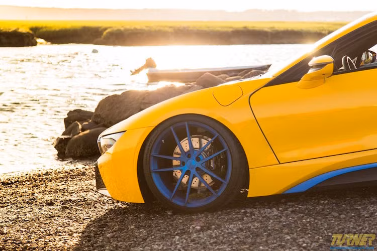 Ngoài bộ mâm khủng, hệ thống treo của chiếc xe cũng được Turner nâng cấp bằng loại từ H&amp;R - một hãng sản xuất giảm xóc nổi tiếng từ Đức.