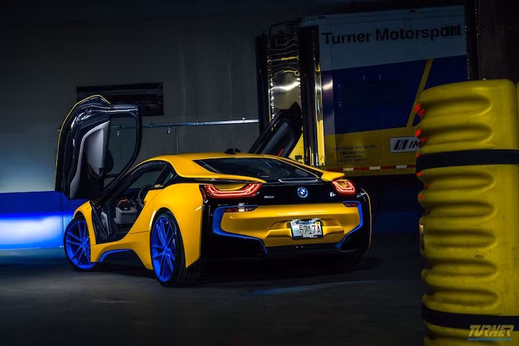 Hiện tại, Turner Motorsport đang rao bán "tác phẩm" BMW i8 độc đáo này, với giá chỉ được đưa ra cho những khách hàng có nhu cầu thực sự.