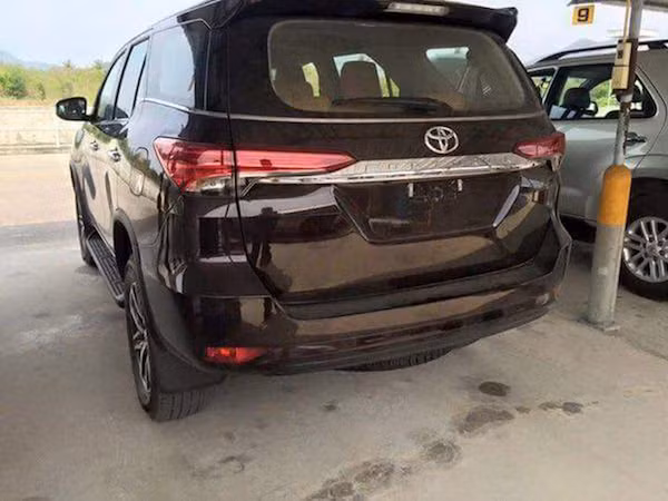Toyota Fortuner moi lo dien hoan toan truoc ngay ra mat-Hinh-2