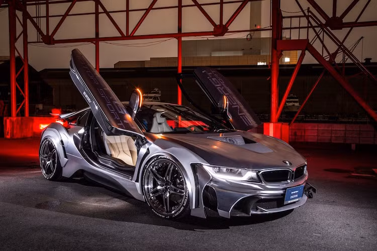 Tuy nhiên giống những chiếc i8 độ khác, bản độ Cyber Edition của Energy Motor Sport hoàn toàn không có thay đổi gì về hệ động lực để khiến chiếc xe đạt hiệu năng cao hơn. Do có hệ động lực hybrid quá độc đáo nên hiện vẫn chưa có hãng độ nào đưa ra một giải pháp nâng công suất hiệu quả cho i8.