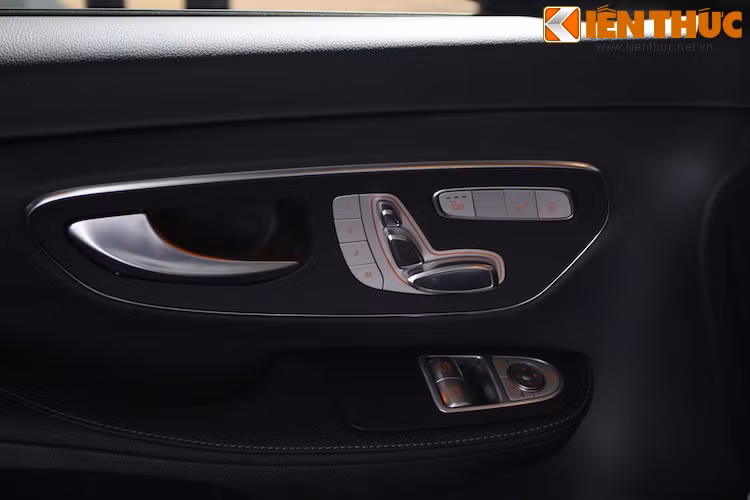 Hàng ghế trước có khả năng điều chỉnh điện thoải mái và ghi nhớ được 3 vị trí khác nhau, kèm theo sưởi và quạt gió.