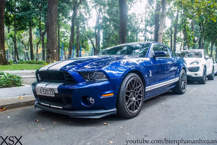 Mẫu xe cuối cùng, đồng thời cũng là chiếc mạnh mẽ nhất là Ford Mustang Shelby GT500 đời 2014, được trang bị động cơ 5.8l Trinity siêu nạp.