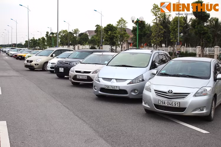 Những thành viên của diễn đàn đã đến chung vui từ rất sớm trên những chiếc xe khác nhau. Họ có thể đi riêng lẻ hoặc đi thành từng CLB chơi các dòng xe cụ thể, hay tới từ các tỉnh thành khác... Tuy nhiên tất cả đều cùng nhau gắn bó dưới một "mái nhà chung" Otofun.