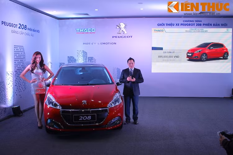 Được nhập khẩu trực tiếp từ Pháp, Peugeot 208 phiên bản facelift 2016 có giá chính thức là 895 triệu đồng. Tuy nhiên trong thời gian từ 11/12/2015 tới 31/1/2016, THACO đang có chương trình khuyến mại đón Giáng sinh và năm mới với tổng giá trị khuyến mại (giảm giá + tặng thẻ Accor) lên tới 50 triệu đồng.