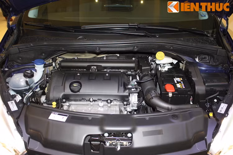 Về động cơ, phiên bản 208 2016 mới nhất vẫn sở hữu máy 4 xi-lanh thẳng hàng với dung tích 1.6l nạp khí tự nhiên kết hợp với hộp số tự động 4 cấp và hệ dẫn động cầu trước.