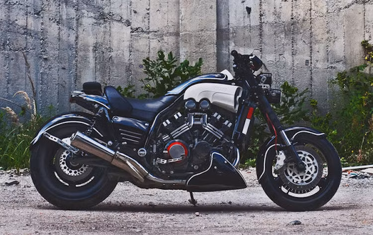 Thành công của V-Max có được là nhờ vào động cơ V4 mạnh mẽ, hệ truyền động các-đăng đáng tin cậy và đặc biệt là kiểu dáng cực "ngầu", cực độc đáo.