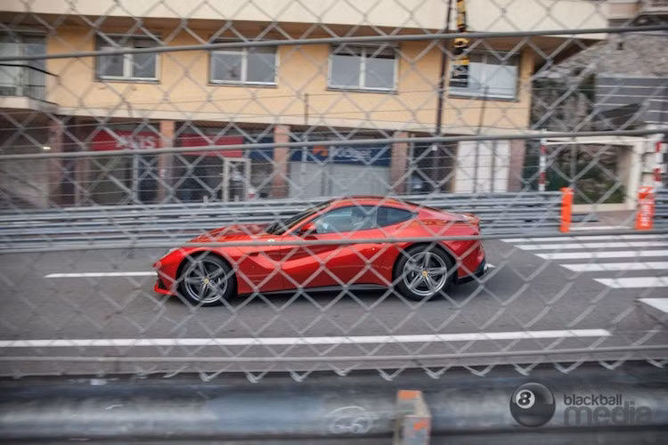 Với diện tích chỉ 2,02 km, Monaco thực sự là một nơi “đất chật người đông”, khi công quốc nhỏ bé này có dân số lên tới 38.000 người.