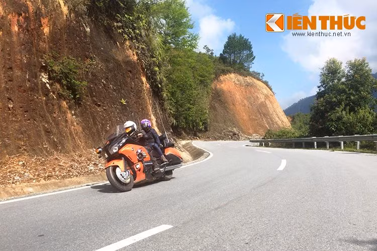 Tổng cộng có gần 50 chiếc môtô PKL tham gia vào chuyến hành trình này, với thể loại đa dạng. Từ những chiếc xe touring "thứ thiệt" như Honda Goldwing, Adventure như BMW R1200GS hay thậm chí là cả các mẫu superbike như Suzuki Hayabusa, thấp nhất là cào cào 250cc...