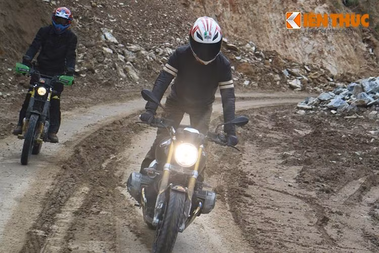 Tuy nhiên, với các thành viên sử dụng những dòng xe khác, việc vượt qua được những con đường này khó khăn hơn khá nhiều. Nhờ có sự chia sẻ kinh nghiệm từ những biker lão luyện và các thành viên khác, tất cả đã vượt được qua thử thách này một cách suôn sẻ.