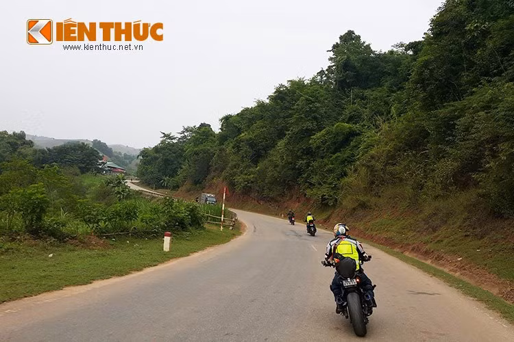 Trong số các hội, nhóm chơi xe phân khối lớn, nhóm bikers "Những cung đường hình chữ S" nổi lên như một điểm đến của những người thích cùng "chiến mã" hai bánh của mình khám phá từng cung đường, từng nét văn hóa ở mọi miền Tổ Quốc.