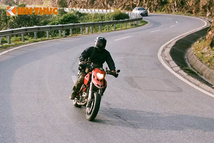 Thậm chí, một số biker còn đã có tuổi đời gần 70, hay một thành viên khác là Việt Kiều tại Mỹ đã vượt qua qua 20.000 km để về tham gia vào hành trình khám phá Tây Bắc lần này.