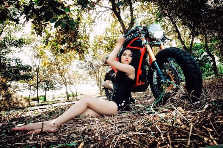 Tuy nhiên không giống như SR250/SR400, dòng SRX không thành công ở các thị trường ngoài Nhật dù có trọng lượng nhẹ, thiết kế độc đáo và khả năng vận hành nổi bật. Yamaha chỉ bản SRX tại Mỹ trong năm 1986, trong khi khách hàng vẫn có thể mua chiếc xe ở Nhật vào năm 1997.