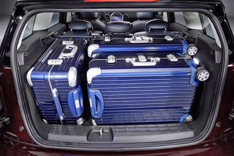 Nếu như gập hết hàng ghế sau lại, thể tích khoang hành lý của xe có thể tăng lên tới tối đa 1250 lít.