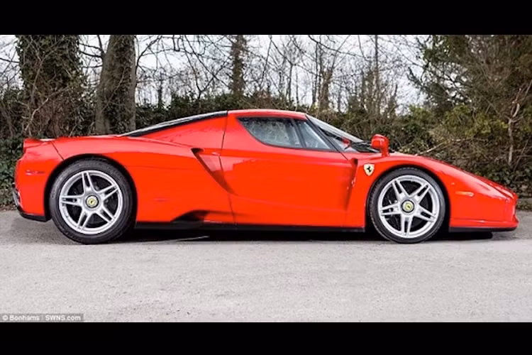 Cuối cùng, chiếc xe quý giá nhất trong bộ sưu tập bị tịch thu của Surin là Enzo Ferrari, được kỳ vọng sẽ đem về cho chính phủ Anh tối thiểu 800.000 Euro (tương đương 19 tỷ đồng).