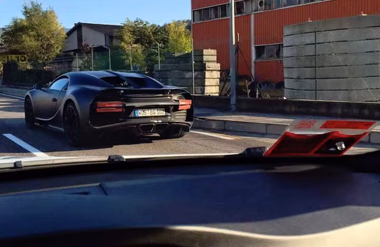 Khối động cơ 8.0 W16 4 tăng áp vẫn sẽ tiếp tục được đặt ở giữa thân của chiếc xe, nhưng có công suất dự đoán lên tới 1500 mã lực, nhiều khả năng là nhờ vào cả sự trợ giúp của các mô-tơ điện.