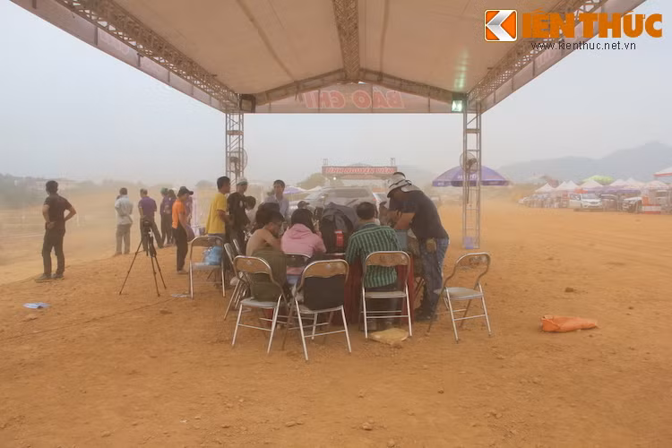 Dù điều kiện còn nhiều khó khăn, nhưng họ vẫn luôn sẵn sàng chia sẻ, giúp đỡ nhau mỗi khi cần thiết.