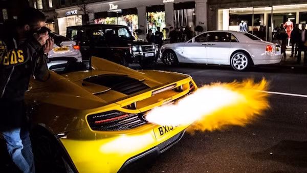 Sieu xe sap bi cam “net po” tai thanh pho London