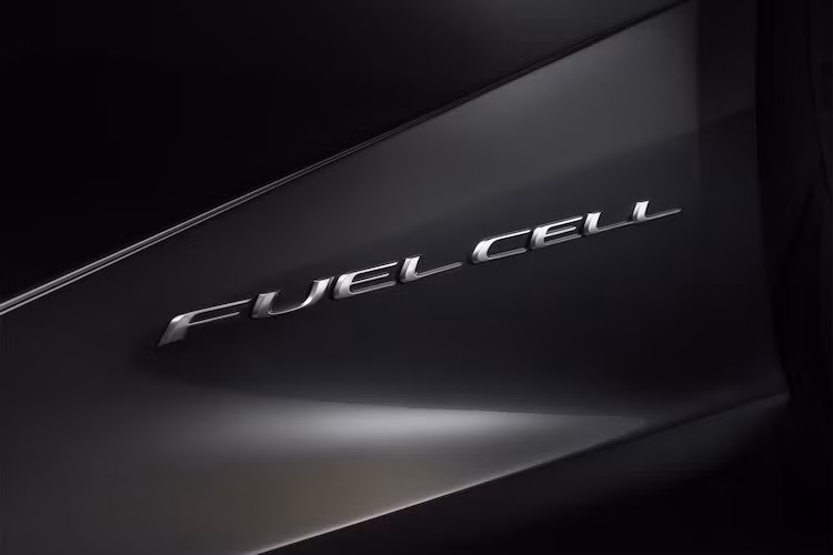 Chạy theo phong trào "xe xanh", LF-FC đã được trang bị hệ động lực chạy tế bào nhiên liệu hydro, kèm theo hệ dẫn động 4 bánh.