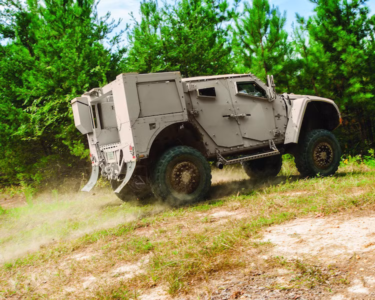 Nếu như những chiếc JLTV chứng minh được hiệu quả trên mặt trận, hợp đồng giữa quân đội Mỹ và Oshkosh sẽ được gia hạn.